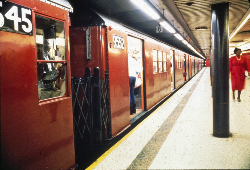 Illustration for article titled 37 Rare and Beautiful Images of the NYC Subway in the 1980s